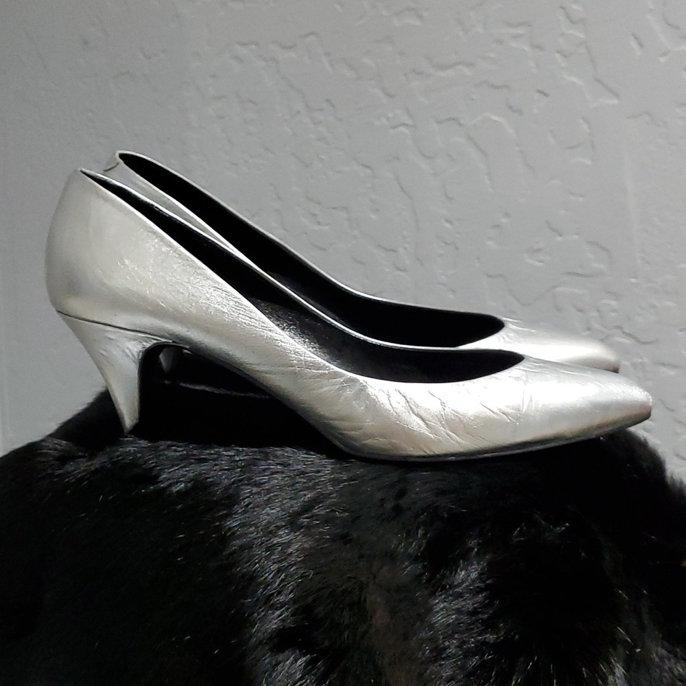VINTAGE LEATHER MADRID SILVER PUMP HEELS SIZE 7 1/2M SHOES OF SPAIN POINTED TOE
